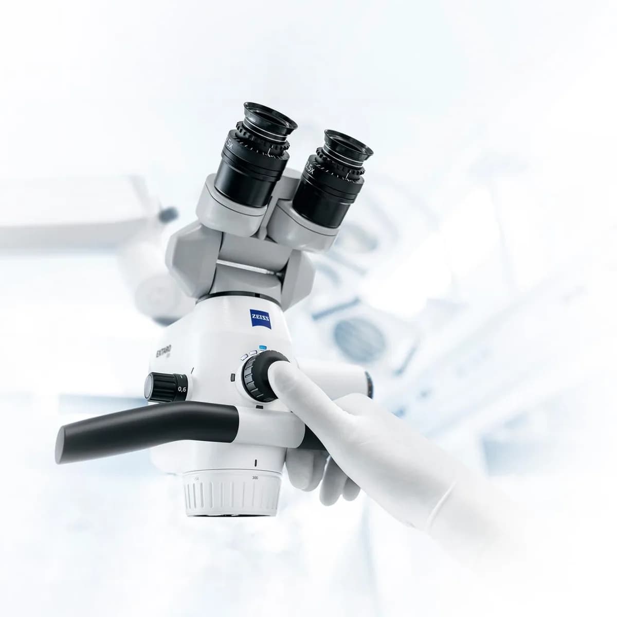 Дентален микроскоп ZEISS EXTARO 300 в дентална практика ЕВАДЕНТ